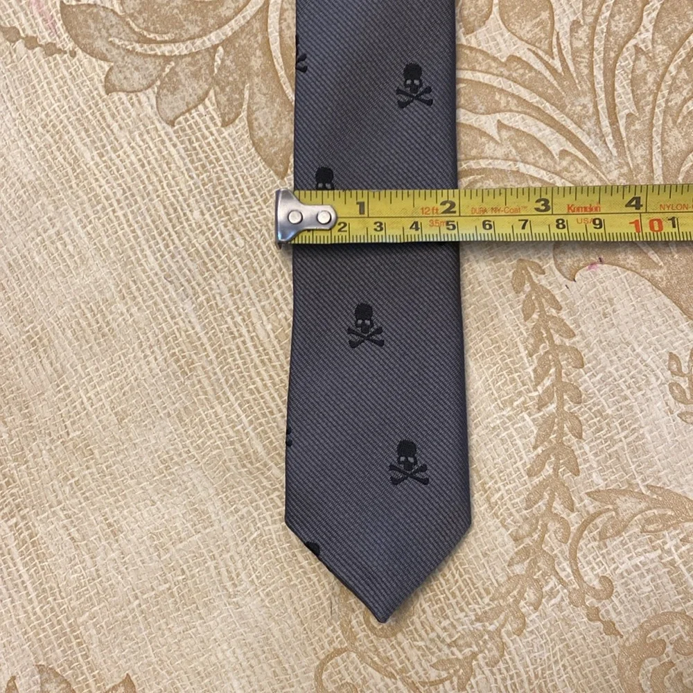 ☠️ Kids Skull & Crossbones Gray Skinny Tie